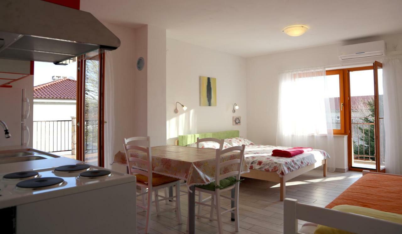 Apartments Laura Pinezići 外观 照片